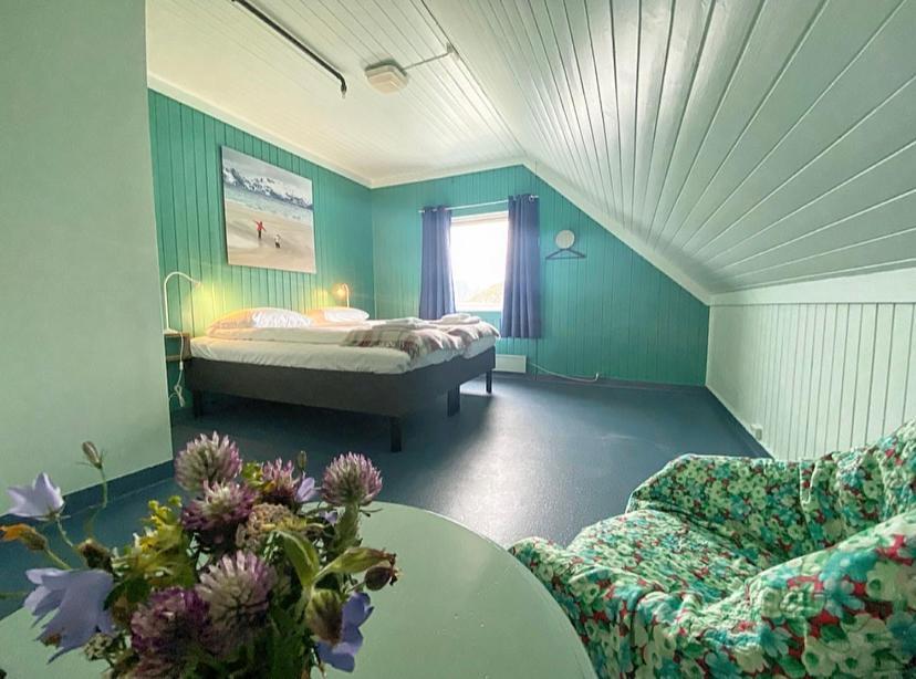 Notnes Midnattsol Guesthouse Skrova Екстер'єр фото