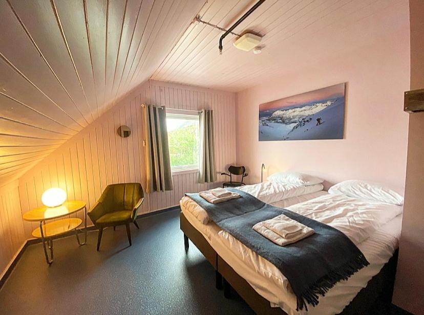 Notnes Midnattsol Guesthouse Skrova Екстер'єр фото