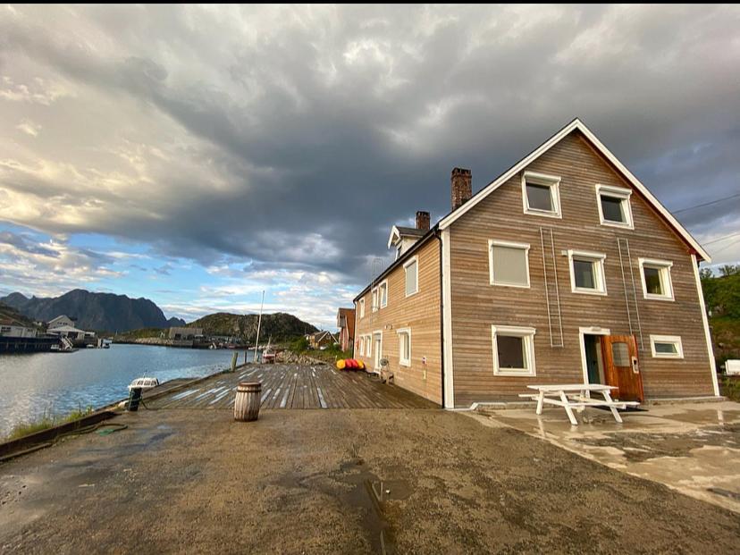 Notnes Midnattsol Guesthouse Skrova Екстер'єр фото