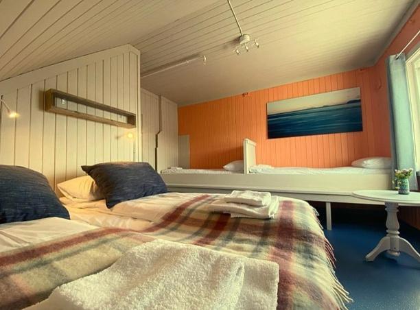 Notnes Midnattsol Guesthouse Skrova Екстер'єр фото