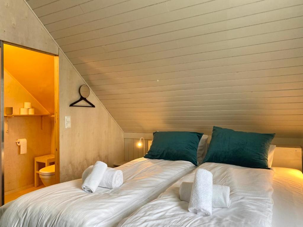 Notnes Midnattsol Guesthouse Skrova Екстер'єр фото