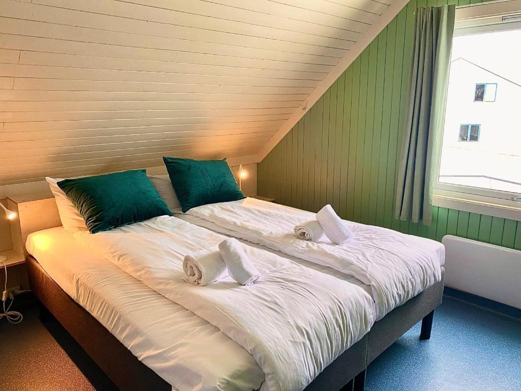 Notnes Midnattsol Guesthouse Skrova Екстер'єр фото