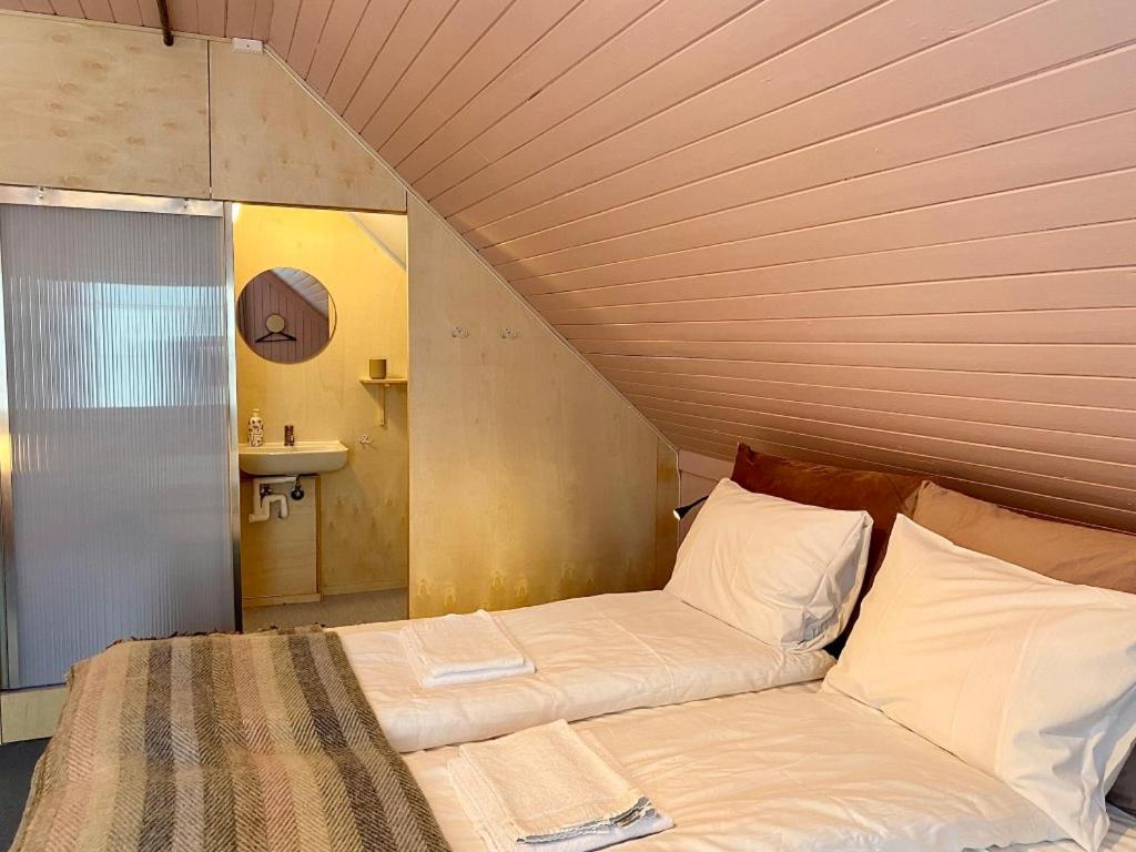 Notnes Midnattsol Guesthouse Skrova Екстер'єр фото