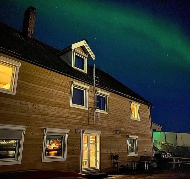 Notnes Midnattsol Guesthouse Skrova Екстер'єр фото