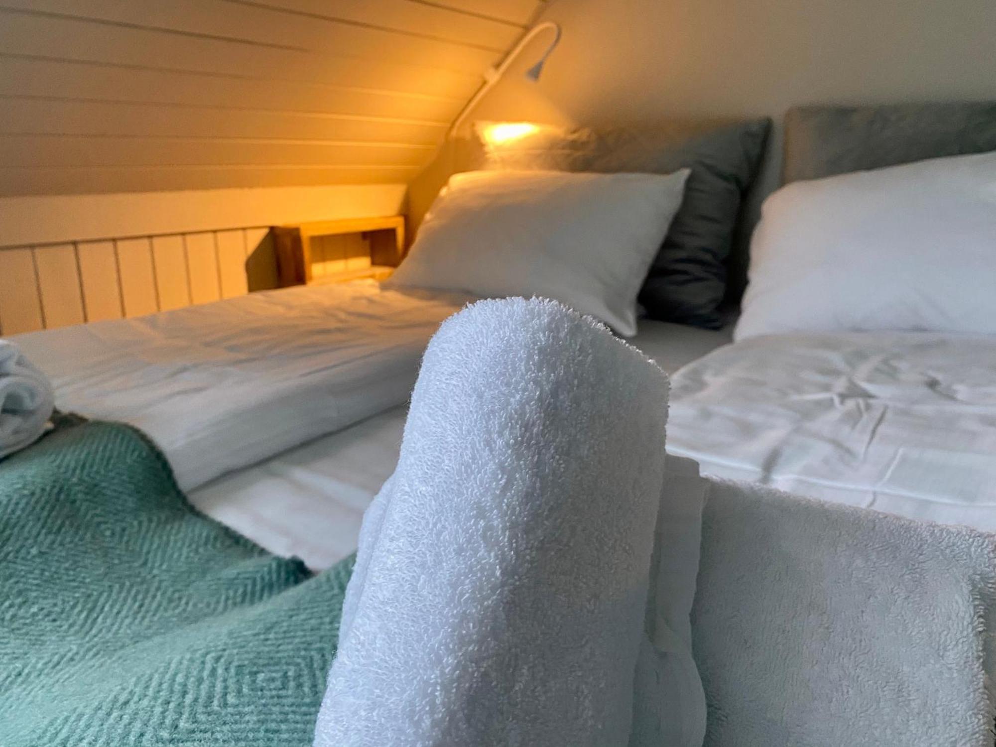 Notnes Midnattsol Guesthouse Skrova Екстер'єр фото