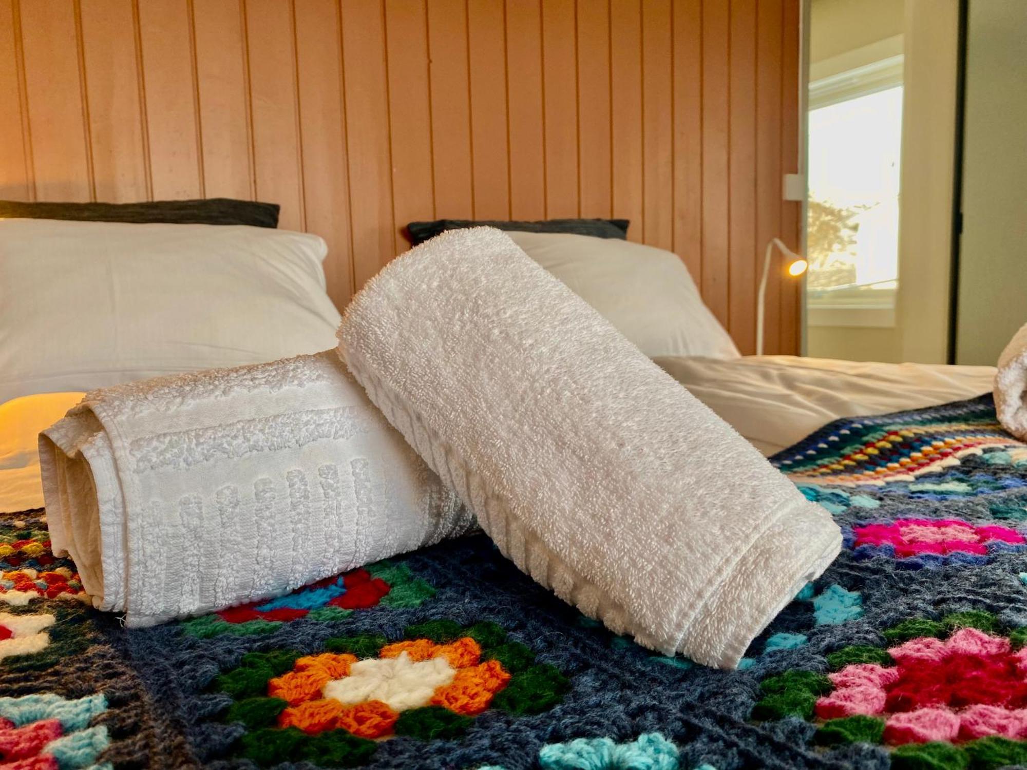 Notnes Midnattsol Guesthouse Skrova Екстер'єр фото