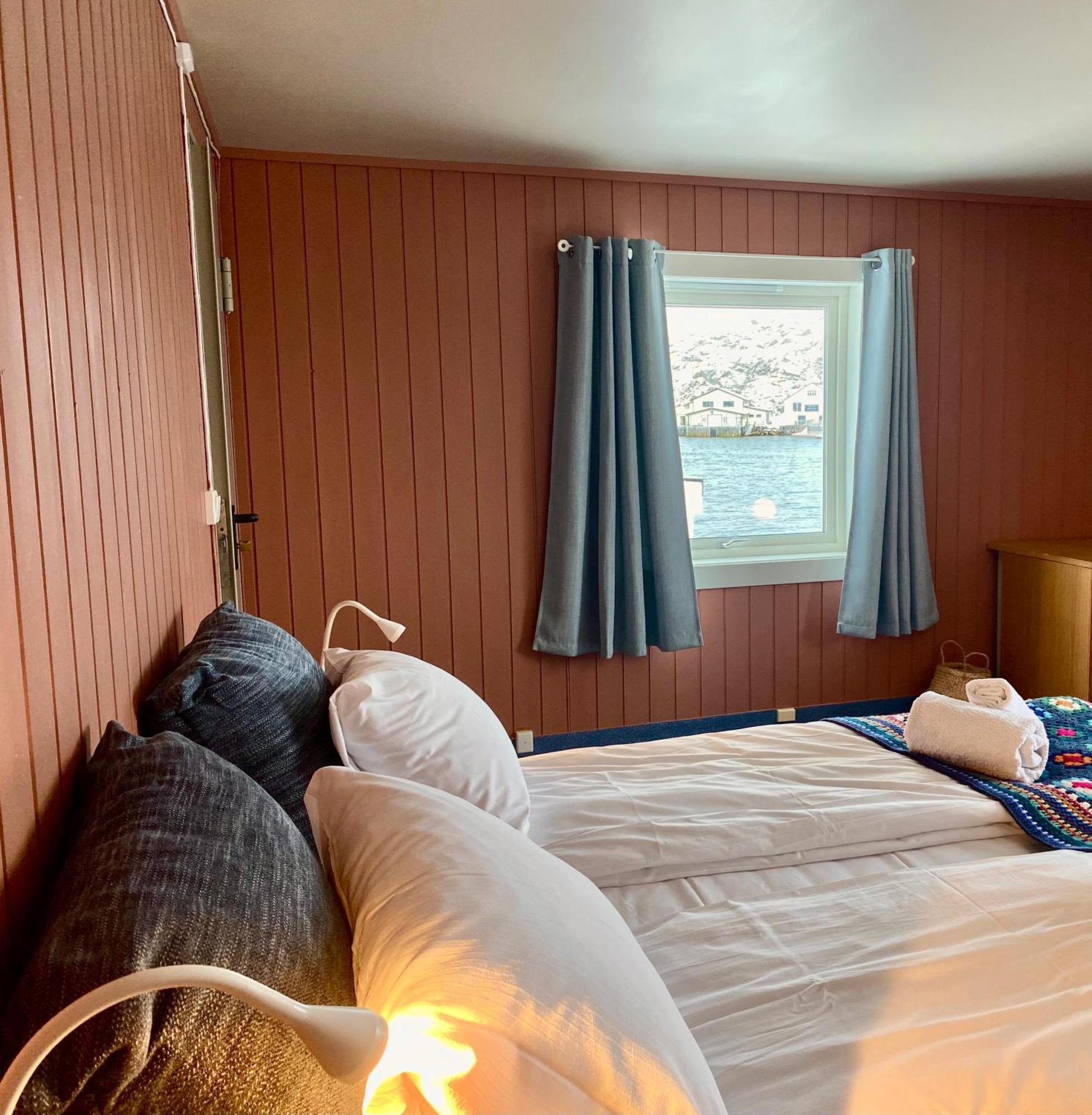 Notnes Midnattsol Guesthouse Skrova Екстер'єр фото